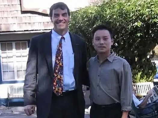 泡泡玛特天使投资人麦刚的“启蒙者”，硅谷风投之父 Tim Draper 如何押注比特币和下一个时代？