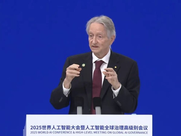 WAIC 2025：AI 肯定继续成长，避免变成「终极反派」是人类难题